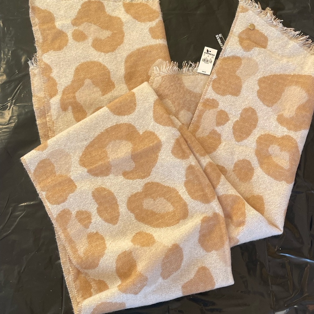 Express Frindge spots scarf - Picture 4 of 5